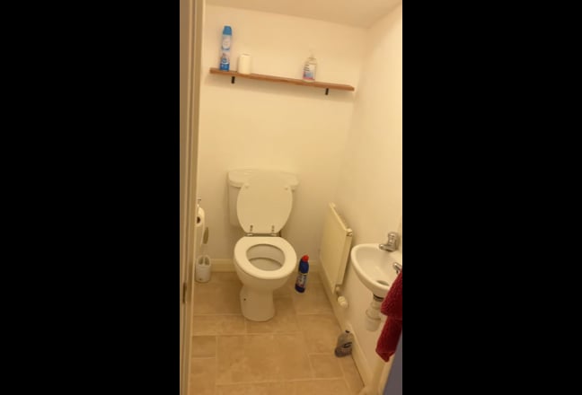 Renting a room in my 3 bed house Main Photo