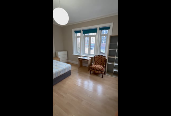 Spacious Furnished Room – All Bills Included! Main Photo