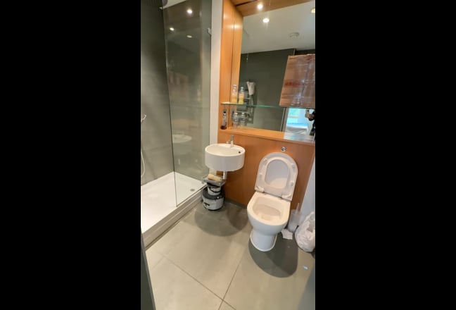 Renewed Master Bed Room with Ensuite Main Photo