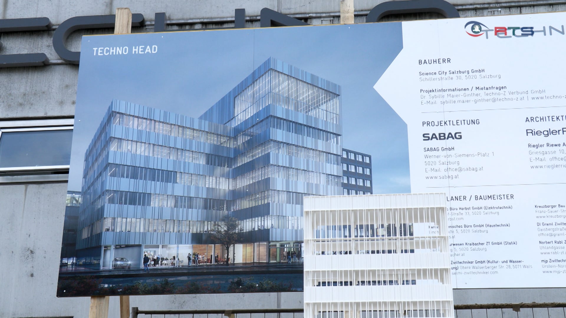 techno-head-science-city-in-salzburg-itzling-baut-aus