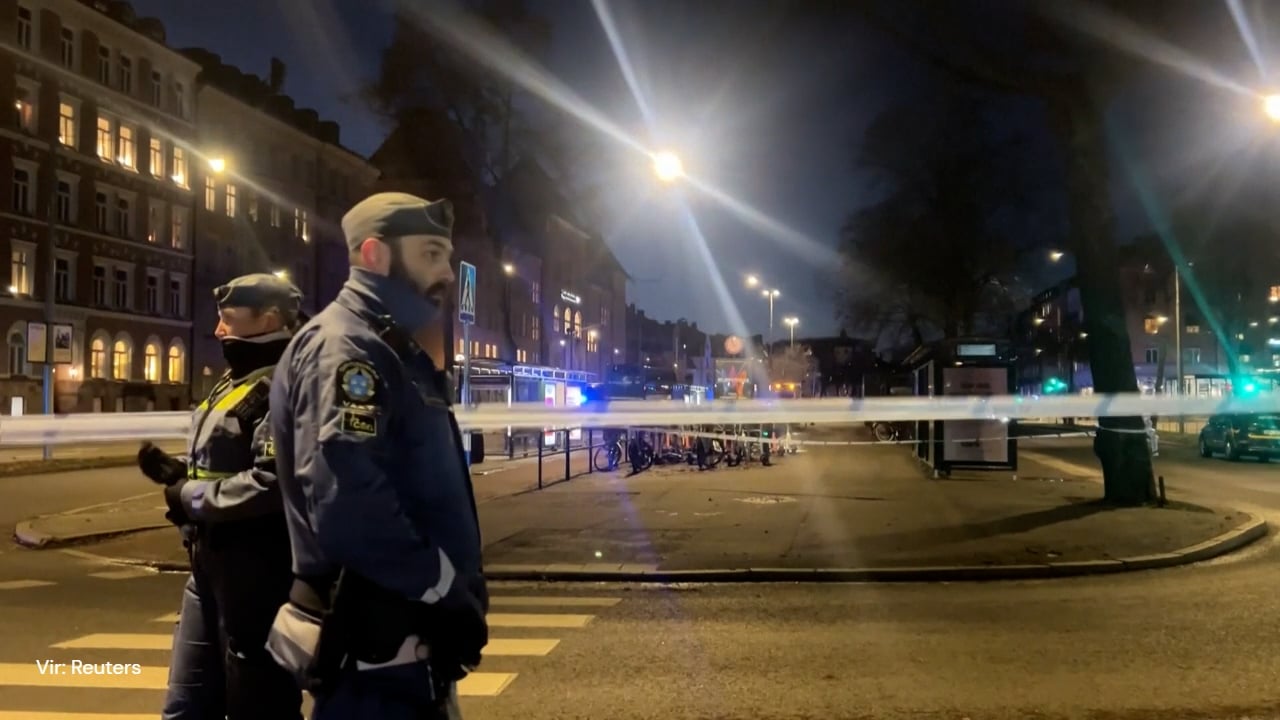 Več mrtvih v trčenju avtobusa v čakajoče na postaji