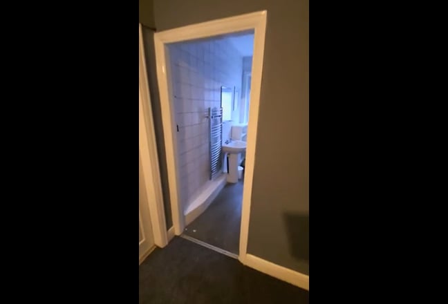 🏡 *6-Bedrooms With Kitchenette NG7 1JT Main Photo