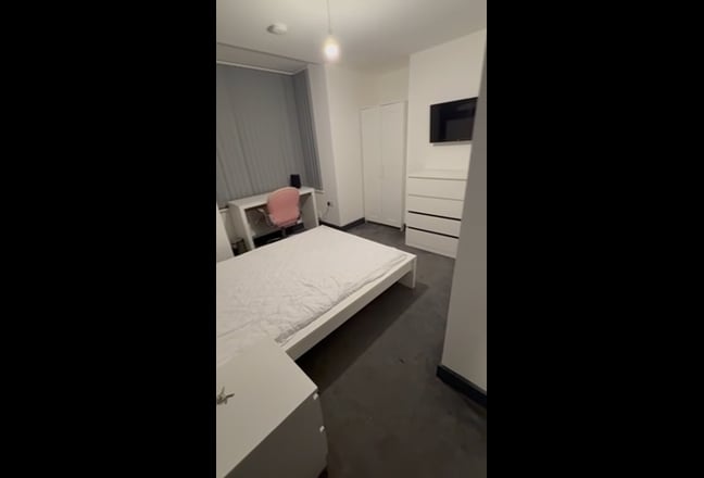 Beautiful en-suite in Salford!  Main Photo