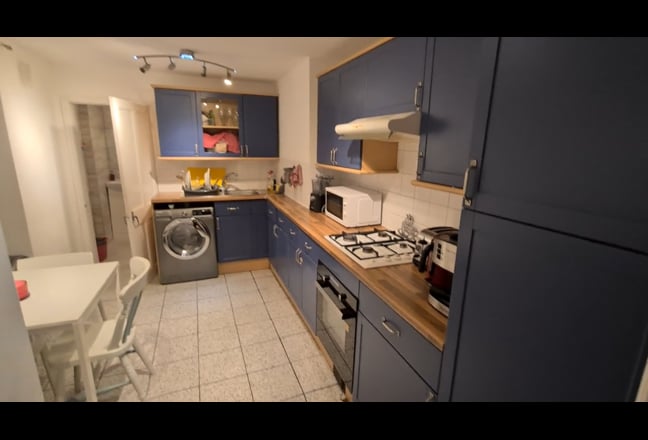 Large Double Room Main Photo