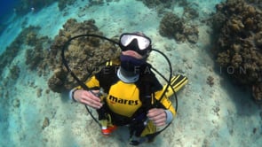 0523_scuba diver blowing air rings slow motion