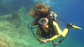 0494_female scuba diver swimming in ocean with vintage mask