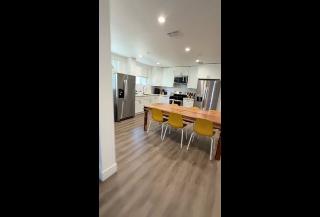 Private room with private en-suite bath Main Photo