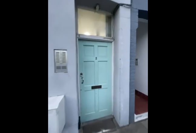 One bed flat with separate kitchen and balcony Main Photo