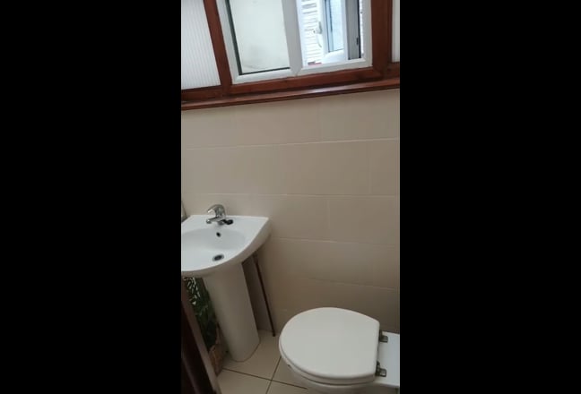 Flat with kitchen and en-suite  Main Photo