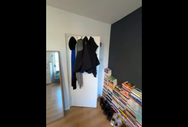 1 bedroom furnished apartment oval station Main Photo