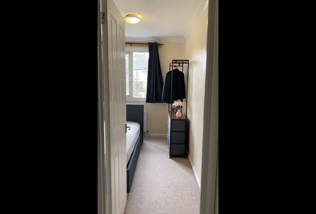 Single room female professional only Main Photo