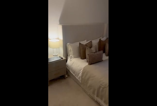 Large Double Ensuite Room  Main Photo