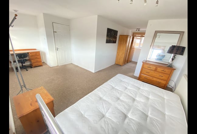 Massive ensuite double room £895 Main Photo