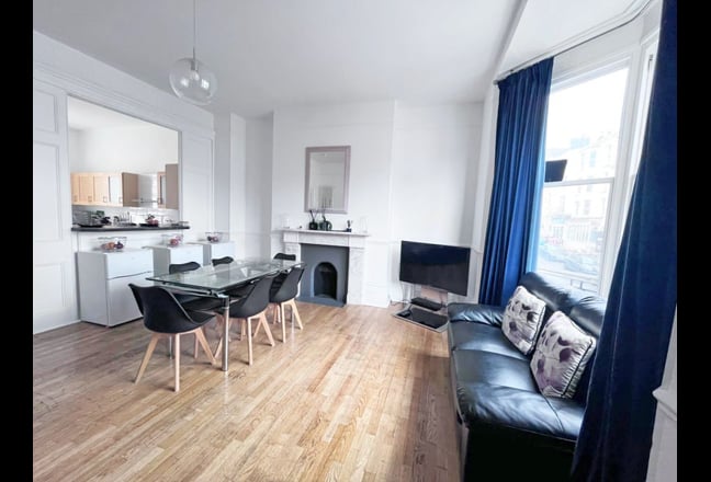 🏖️Brighton Beach Double Ensuite 💎All Bills Inc💎 Main Photo