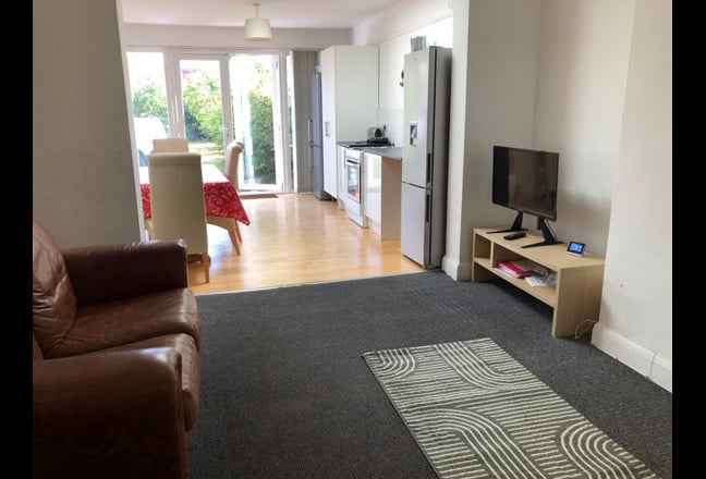 Two double rooms in spacious, sunny  house Main Photo