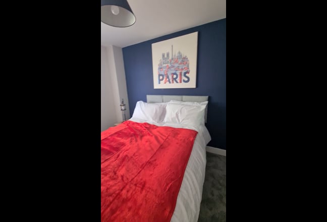 50% off first Month - En-Suite in RG12 Main Photo