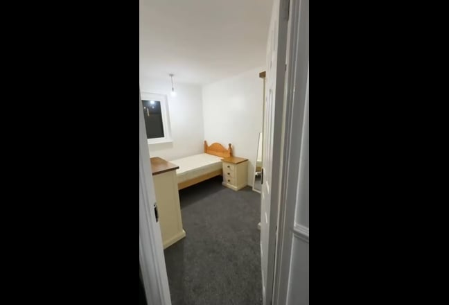 Furnished room to rent for long term Main Photo