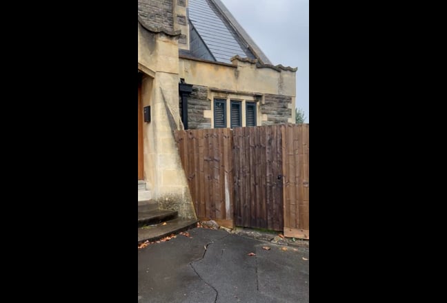 Bills included, high spec flat with parking !   Main Photo