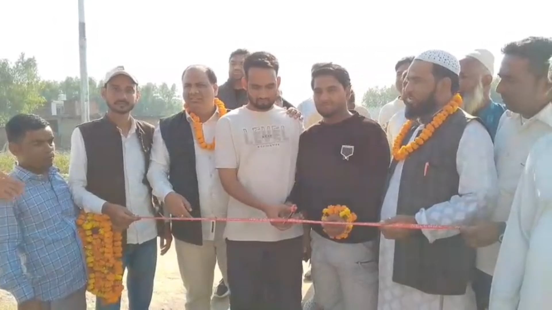 बंदरजूड! विधायक इंजीनियर रवि बहादुर ने करोड़ों की लागत से बनने वाली सड़को का किया उद्घाटन!