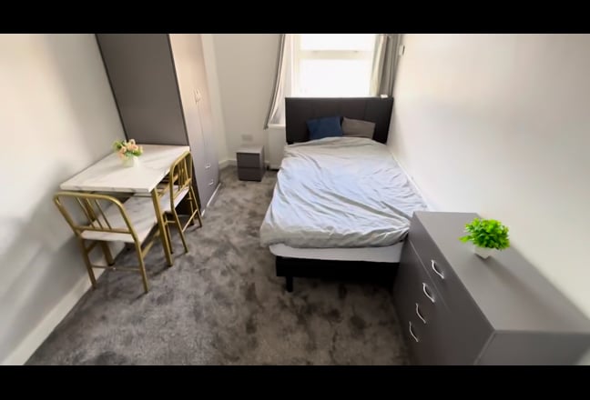 Offsuite Double room near Folkestone Town Centre  Main Photo