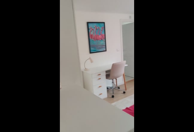 En suite room in spacious house Main Photo