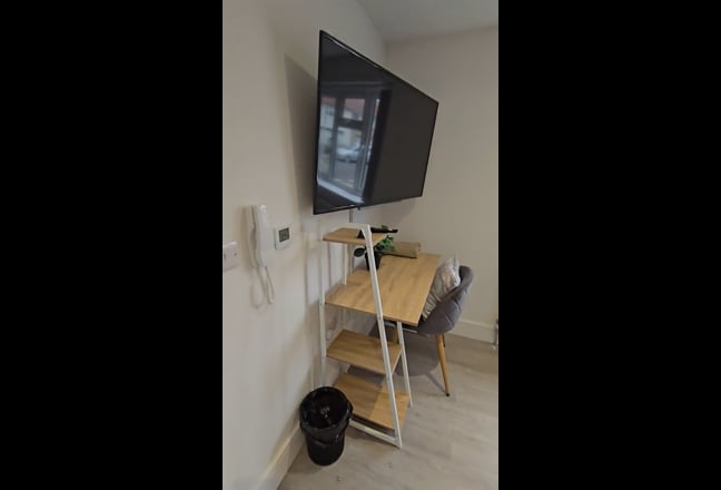 Spacious double bedroom in Watford Main Photo