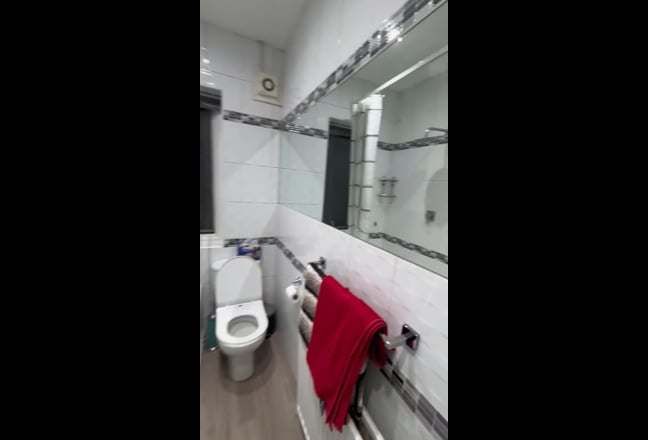 Spacious Room in south London  Main Photo