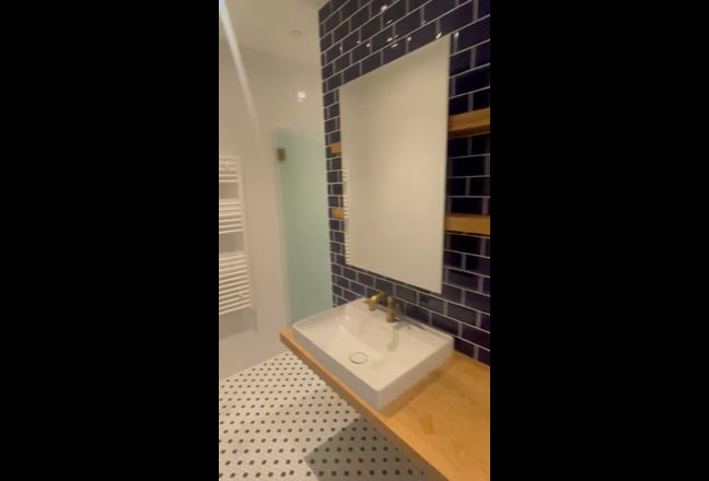 Luxury Ensuite Available ASAP: London City Island  Main Photo