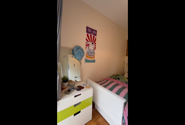 Cozy single room in a spacious 3-bed apartment Main Photo