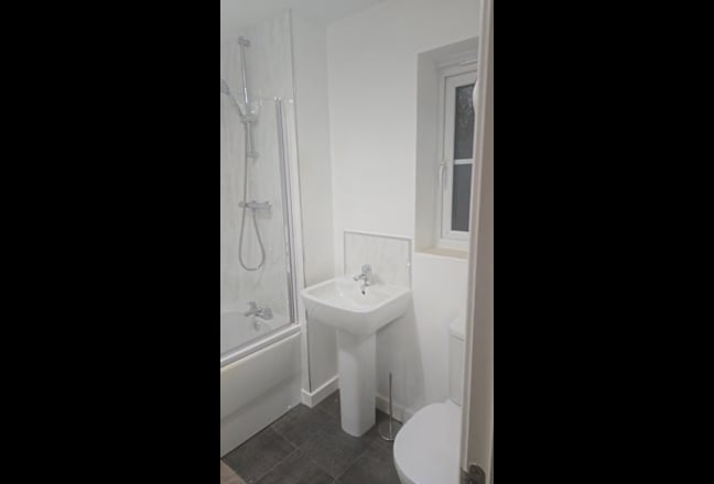 Double bed, new build detached  Main Photo