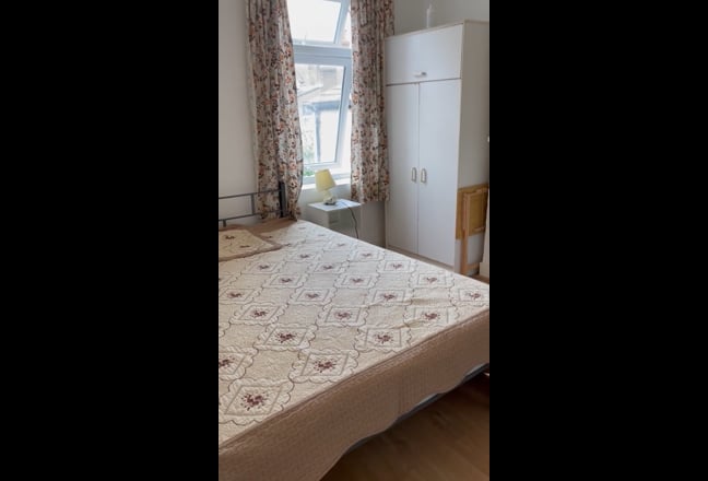 Spacious Single Room Available in Stratford E15  Main Photo