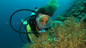 0544_scuba diver girl close up