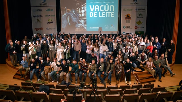 Clausura y brindis de la leche