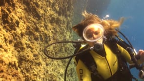 1125_female scuba diver open hair