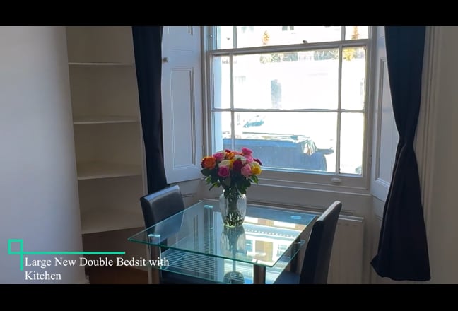 Spacious Double Bedsit with Built-In Wardrobe Main Photo