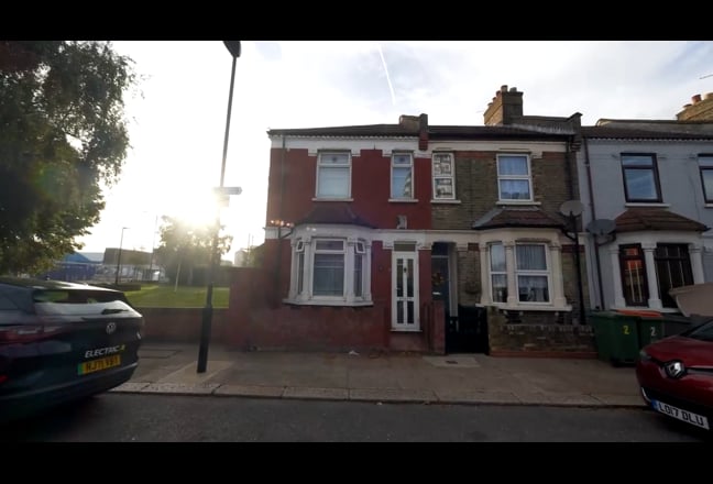 Bright Double Room in E16 King George V - £850 Main Photo