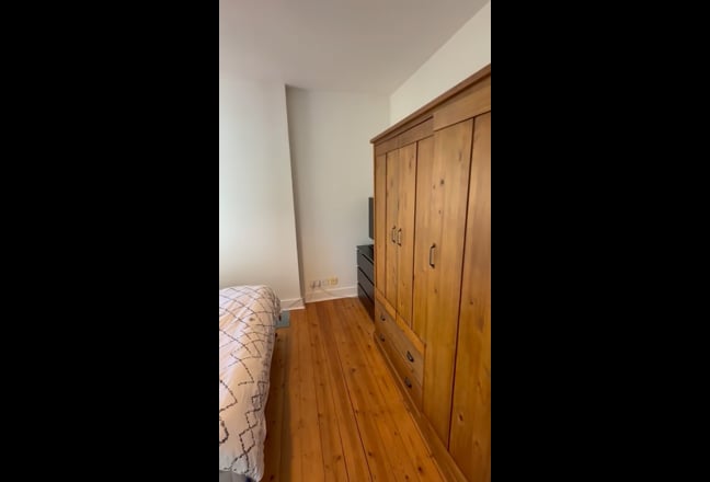 Beautiful En-suite with garden views.  Main Photo