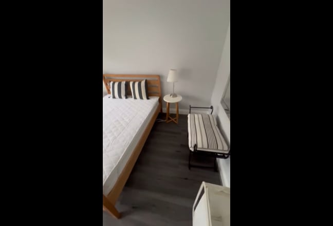 Large Double Room Available in Putney  Main Photo