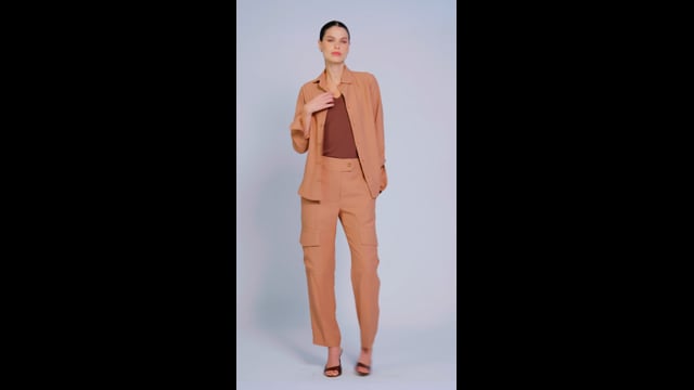 Calça Cargo em Crepe Camel Brigite