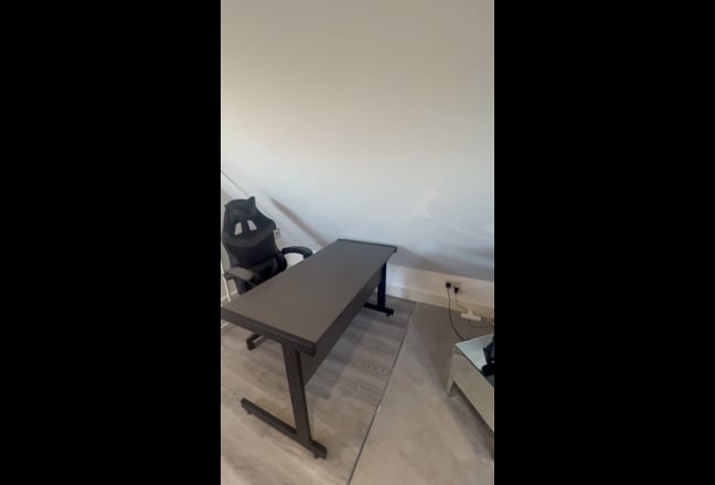 Self-contained studio for one person Sunday to Fri Main Photo