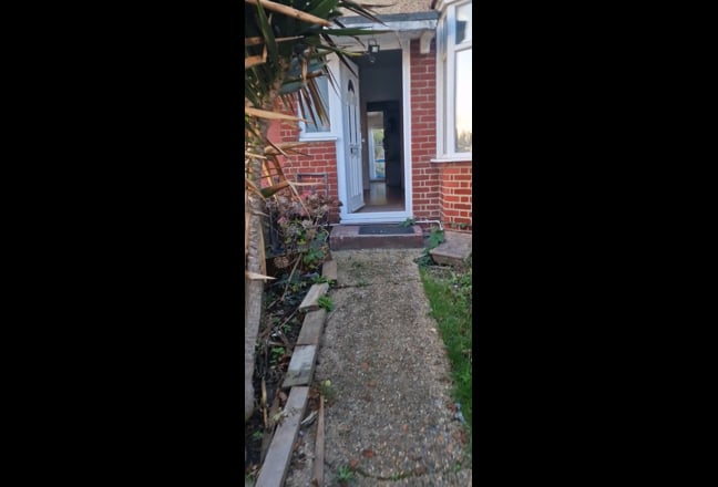 Double room just off greenford Broadway  Main Photo