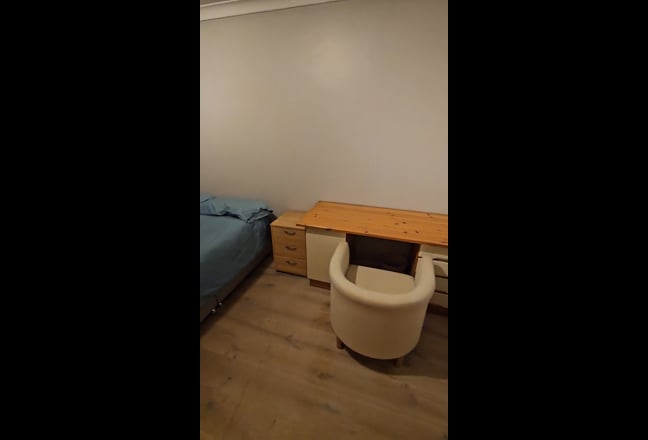 Sunny Double Room in East Acton Main Photo