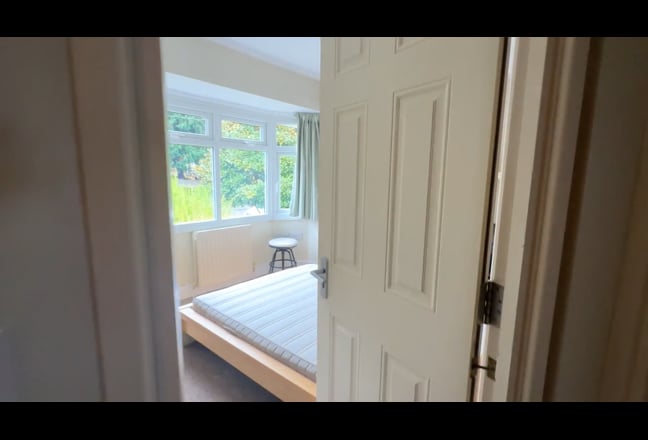 Great personal and social space Main Photo