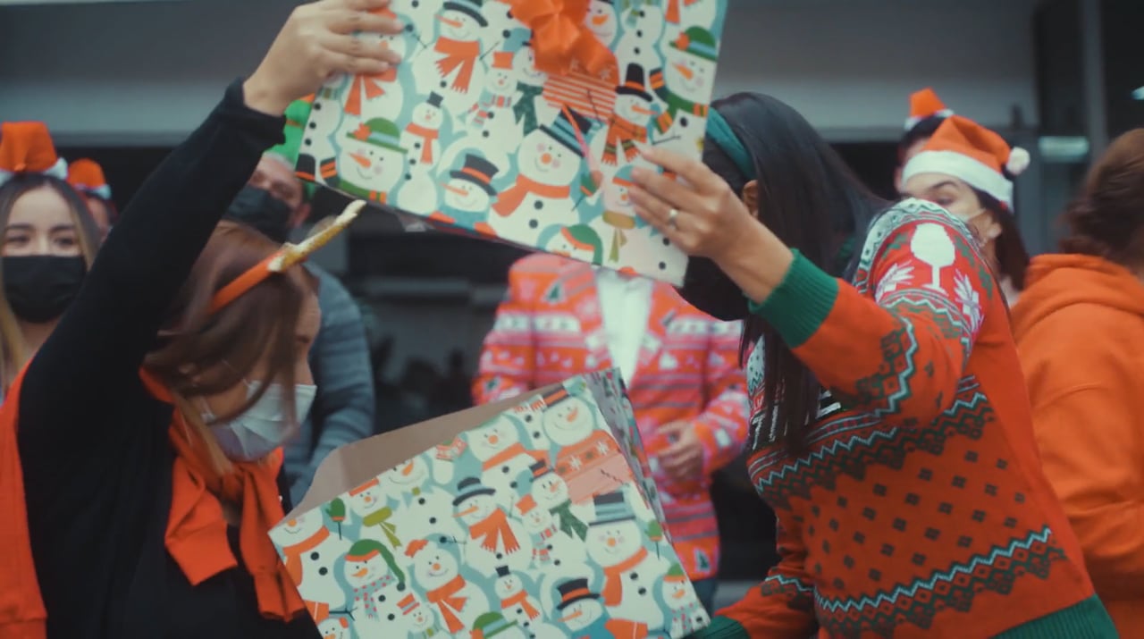Video navideño empresarial que sí conecta - Shalalá Creative Agency