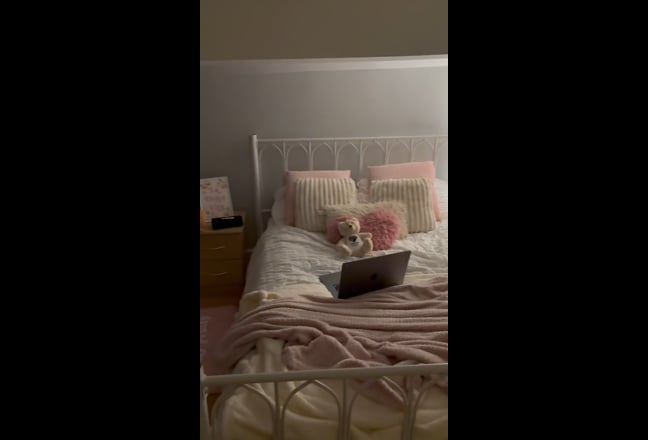 Spacious Loft Room with bathroom Main Photo