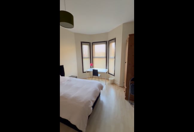 Large Double room available - enquire Now Main Photo