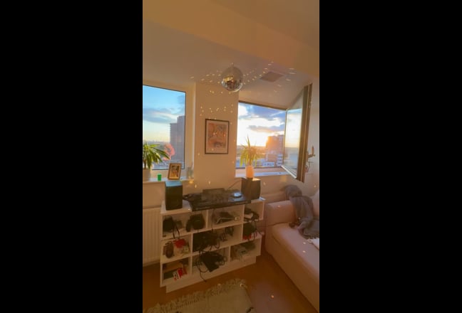 Beautiful 1 bedroom flat available - amazing views Main Photo