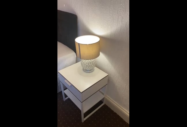 Bedroom available for working professionals Main Photo