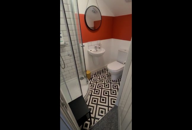 Edge of the City Centre Studios & Ensuite Rooms!!  Main Photo