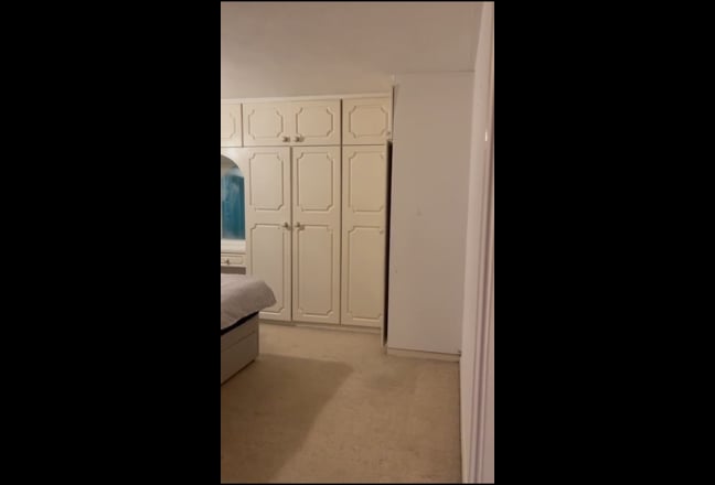 Spacious Double room available for rent  Main Photo